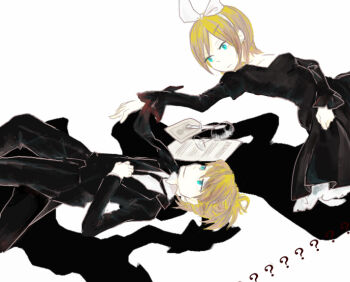  aqua_eyes blonde_hair blonde_hair blue_eyes kagamine_len kagamine_rin knife vocaloid  rating:Sensitive score:1 user:NazoNazo