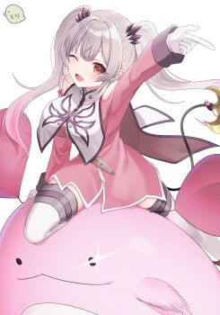  absurdres anise_tatlin anise_tatlin_(cosplay) arm_up bare_shoulders breasts commentary_request cosplay demon_horns demon_tail dress gloves gradient_hair grey_hair highres horns indie_virtual_youtuber kanikama_(suou_patra) large_breasts long_hair multicolored_hair one_eye_closed open_mouth orange_eyes outstretched_arm pink_dress pink_hair pointy_ears sidelocks simple_background suou_patra tabard tail tales_of_(series) tales_of_the_abyss thighhighs torimarururu twintails virtual_youtuber white_tabard 