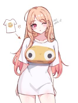  1girl ahoge blonde_hair blush cowboy_shot english_text flushed_face_emoji_shirt_(meme) gradient_hair hannie_(hanreiei) head_tilt highres kitagawa_marin long_hair long_shirt meme multicolored_hair one_eye_closed pink_eyes pink_hair shirt solo sono_bisque_doll_wa_koi_wo_suru white_background white_shirt 