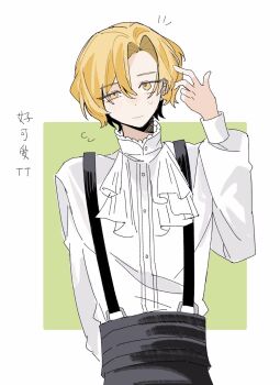  1boy arm_behind_back ascot asymmetrical_bangs blonde_hair blush border closed_mouth commentary_request curtained_hair dress_shirt green_background hair_intakes hand_up highres limbus_company long_sleeves looking_at_viewer male_focus notice_lines official_alternate_costume project_moon shirt sinclair_(project_moon) solo south_ac suspenders sweatdrop translation_request uneven_eyes upper_body white_ascot white_border white_shirt white_sleeves yellow_eyes 