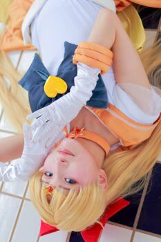  aino_minako benbencos bishoujo_senshi_sailor_moon blonde_hair blue_eyes bow cosplay cosplay_photo gloves highres looking_at_viewer photo_(medium) real_life red_bow sailor_venus sailor_venus_(cosplay) super_sailor_venus upside-down 