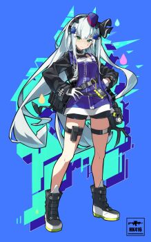  1girl assault_rifle blue_background closed_mouth girls'_frontline green_eyes grey_hair gun h&amp;k_hk416 hair_between_eyes highres hk416_(girls'_frontline) hk416_(mod3)_(girls'_frontline) holster kuraja326 long_hair looking_at_viewer rifle solo thigh_holster thighs weapon  rating:Sensitive score:2 user:danbooru