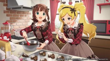 2girls amami_haruka black_bow black_hairband blonde_hair bow brown_hair brown_skirt company_name cookie cooking copyright_name copyright_notice day emily_stewart food green_eyes hair_bow hairband heart heart-shaped_cookie heart-shaped_food holding holding_pastry_bag idolmaster idolmaster_(classic) idolmaster_million_live! idolmaster_million_live!_theater_days indoors kitchen long_hair long_sleeves looking_at_another mixing_bowl multiple_girls multiple_hair_bows official_art official_wallpaper open_mouth pastry_bag plaid_clothes plaid_shirt purple_eyes second-party_source shirt short_hair side-by-side skirt smile standing twintails valentine