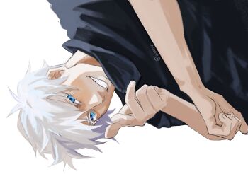  1boy blue_eyes colored_eyelashes commentary dutch_angle english_commentary eyelashes gojou_satoru grin highres jujutsu_kaisen male_focus parted_bangs short_hair simple_background smile solo teeth twitter_username white_background white_hair wiru_(wiryuu) 