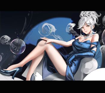  1girl absurdres bare_legs bare_shoulders blue_dress blue_gloves blue_shoes breasts bubble cleavage commentary dark_background dress elbow_gloves eternity_(reverse:1999) foot_out_of_frame gloves hand_on_own_knee high_heels highres jellyfish jewelry large_breasts letterboxed looking_at_viewer medium_hair necklace notgustiarp off-shoulder_dress off_shoulder reverse:1999 shoes side_slit single_elbow_glove sitting smile solo spotlight white_hair yellow_eyes 