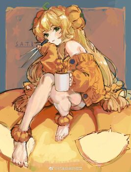  1girl ankle_scrunchie baggy_clothes barefoot blonde_hair blush breasts cardigan ciloranko commentary_request cup curly_hair dress full_body girls'_frontline green_eyes hair_between_eyes hair_ornament highres korean_commentary lips long_hair s.a.t.8_(girls'_frontline) s.a.t.8_(pumpkin_skewers)_(girls'_frontline) scrunchie sitting third-party_source 