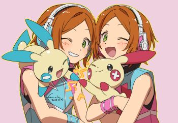  2boys 2wink_(ensemble_stars!) aoi_hinata aoi_yuta brothers crossover ensemble_stars! fuurin_(sior_fr) gen_3_pokemon green_eyes headphones looking_at_viewer male_focus minun multiple_boys nintendo one_eye_closed orange_hair outline parted_bangs pink_background plusle pokemon pokemon_(creature) short_hair siblings simple_background sleeveless sleeveless_jacket smile twins upper_body 