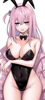  1girl arm_under_breasts bare_legs black_bow black_bowtie black_leotard blue_eyes bocchi_the_rock! bow bowtie breasts cleavage covered_navel cowboy_shot cube_hair_ornament gluteal_fold gotoh_hitori hair_ornament highleg highleg_leotard highres jacket jacket_partially_removed kushinaka large_breasts leotard long_hair one_side_up pink_hair pink_jacket playboy_bunny simple_background solo thigh_gap white_background  rating:Sensitive score:24 user:danbooru