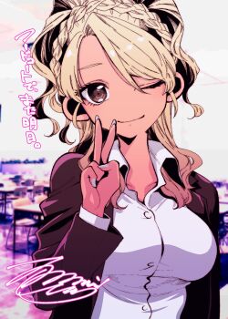  1girl ;) black_jacket blonde_hair breasts brown_eyes collared_shirt commentary_request food_court_de_mata_ashita gyaru hand_up highres jacket large_breasts looking_at_viewer nariie_shin&#039;ichirou one_eye_closed open_clothes open_jacket shirt signature smile solo tan translation_request upper_body v white_shirt yamamoto_(food_court) 