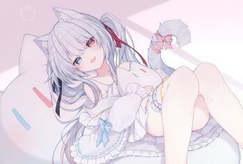  1girl animal_ears animal_slippers bare_shoulders blue_eyes bow bracelet cat_ears cat_girl commentary_request doll dress full_body heterochromia highres jewelry kanzaki_ririka kneehighs long_hair original pink_background red_eyes skirt slippers smile socks suspender_skirt suspenders tail thigh_strap virtual_youtuber white_dress white_hair 