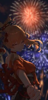  1girl absurdres aooni_09 asymmetrical_sidelocks black_sash blonde_hair bracelet choker commentary fireworks from_behind genshin_impact grin hadanugi_dousa hair_ornament highres japanese_clothes jewelry kimono looking_back nail_polish night obi obiage obijime open_kimono orange_eyes orange_kimono orange_nails outdoors ponytail red_choker rope sash shimenawa sidelocks signature smile solo yoimiya_(genshin_impact) 