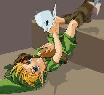  1boy blonde_hair blue_eyes boots brown_boots centipede_0w0 commentary_request green_hat green_tunic hat highres holding holding_mask korean_commentary link looking_at_viewer lying male_focus mask nintendo on_back pointy_ears smile solo teeth the_legend_of_zelda the_legend_of_zelda:_majora's_mask tunic unworn_mask young_link 
