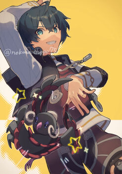  1boy ahoge alternate_color arm_up black_hair commentary_request crossover gen_7_pokemon grin hair_between_eyes highres long_sleeves looking_at_viewer male_focus nako_(nekono_shippo75) nintendo oricorio oricorio_(baile) player_2 pokemon shiny_pokemon short_hair shulk_(xenoblade) smile super_smash_bros. xenoblade_chronicles_(series) yellow_background 