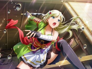  1girl armor bandaged_arm bandages black_boots black_gloves blonde_hair blue_eyes boots collarbone dagger floating_hair game_cg gloves green_kimono hadanugi_dousa holding holding_dagger holding_knife holding_weapon japanese_clothes kimono knife long_hair long_sleeves obi official_art open_door open_kimono open_mouth pleated_skirt reverse_grip sash shoujo_kageki_revue_starlight shoujo_kageki_revue_starlight_-re_live- shoulder_armor skirt skirt_under_kimono sliding_doors solo thigh_boots upper_body water_drop weapon white_skirt yumeoji_fumi 