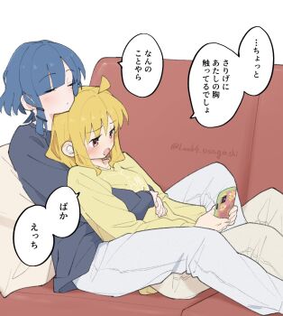  2girls ahoge alternate_costume blonde_hair blue_hair blush bocchi_the_rock! commentary_request couch earphones hair_down hair_ornament hairclip highres holding holding_phone hug hug_from_behind ijichi_nijika long_hair look4_osagashi lying_on_another multiple_girls on_couch on_pillow parallel_hairclips phone pillow red_eyes short_hair simple_background translation_request white_background yamada_ryo yuri 