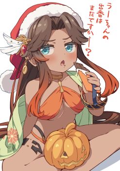  1girl bikini blue_eyes blush breasts brown_hair candy chocolate chocolate_bar collarbone commentary_request dark-skinned_female dark_skin fang food fur-trimmed_headwear fur_trim gradient_hair granblue_fantasy hat highres hiyaya_(kochi_michikaze) holding holding_food jack-o'-lantern large_breasts long_hair looking_at_viewer multicolored_hair navel open_mouth orange_bikini orange_hair parted_bangs ra_(granblue_fantasy) red_hat santa_hat simple_background sitting skin_fang solo swimsuit translation_request white_background 