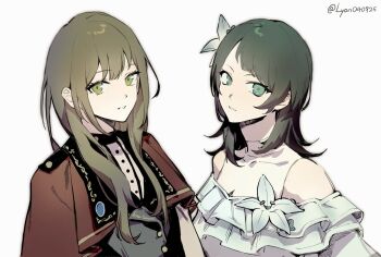  2girls bang_dream! bang_dream!_it's_mygo!!!!! bang_dream!_our_notes black_hair capelet chinese_commentary clothing_cutout commentary_request cosplay costume_switch cracy_logan dress flower green_eyes hair_flower hair_ornament highres kotohira_nagi long_hair medium_hair multiple_girls open_mouth red_capelet shoulder_cutout simple_background timoris_(bang_dream!) twintails upper_body white_background white_dress yahata_umiri 