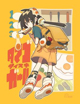  1girl absurdres aida_(aidia) backpack bag black_hair black_socks boots bread bread_slice charm_(object) closed_mouth commentary_request dot_nose double-parted_bangs egg egg_hair_ornament food food-themed_hair_ornament food_charm food_in_mouth fork frying_pan full_body green_shirt hair_between_eyes hair_ornament highres long_hair looking_at_viewer mouth_hold original outline shirt short_sleeves shorts signature socks solo spoon standing toast toast_in_mouth white_boots white_outline yellow_background yellow_eyes yellow_shorts 