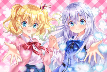  2girls :d absurdres alice_cartelet blonde_hair blue_bow blue_bowtie blue_eyes blue_hair blue_skirt blue_vest blush bow bowtie buttons cardigan checkered_background collared_shirt commentary_request cowboy_shot crossover frilled_sleeves frills gochuumon_wa_usagi_desu_ka? hair_between_eyes hair_ornament hair_stick heart highres holding_hands interlocked_fingers kafuu_chino kin-iro_mosaic long_hair long_sleeves looking_at_viewer medium_hair multiple_girls open_cardigan open_clothes open_hand open_mouth pink_background pink_cardigan pleated_skirt rabbit_house_uniform reaching reaching_towards_viewer red_bow red_bowtie shiny_eyes shirt skirt smile sparkle striped_bow striped_bowtie striped_clothes tareme twintails vest white_shirt yu-ka0919 