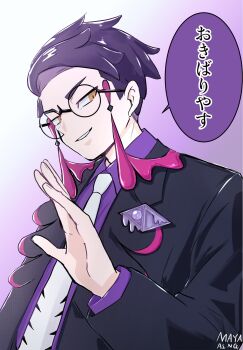  1boy clenched_teeth collared_shirt commentary_request corbeau_(pokemon) gradient_background hand_up highres layered_clothes long_sleeves male_focus manami-sherry necktie nintendo open_hand parted_lips pokemon pokemon_legends:_z-a purple_background shirt short_hair sideways_glance smile solo speech_bubble teeth translation_request upper_body white_necktie wing_collar yellow_eyes 