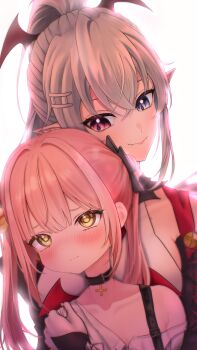  2girls absurdres ahoge aw_works703 blue_eyes blush bow breasts choker closed_mouth fangs flat_chest general_geega general_geega_(underworld_casual) gloves grey_hair hair_between_eyes hair_bow hair_ornament head_wings height_difference heterochromia highres large_breasts looking_down multiple_girls pink_hair pointy_ears ponytail red_eyes shirt smile twintails virtual_youtuber vshojo white_background white_gloves white_shirt wings x_hair_ornament yellow_eyes yutori_peke 