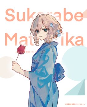  1girl absurdres alternate_costume blonde_hair blue_kimono candy_apple character_name commentary_request date_a_live dated drill_hair food green_eyes hair_ornament highres japanese_clothes kimono lanmeiweiguhai3 light_smile long_sleeves majutsu_tantei_tokisaki_kurumi_no_jikenbo obi sash smile solo sukarabe_matsurika wide_sleeves 