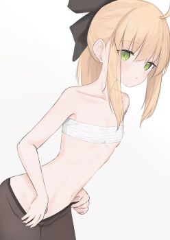  1girl absurdres artoria_pendragon_(fate) bare_arms bare_shoulders black_bow blonde_hair bow breasts brown_pantyhose clothes_pull collarbone fate/grand_order fate_(series) green_eyes grey_background hair_bow highres leaning_forward long_hair looking_at_viewer pantyhose pantyhose_pull parted_lips riya_(01214) saber_lily sarashi sidelocks simple_background small_breasts solo 