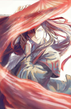  1boy black_hair black_hanfu chinese_clothes closed_mouth commentary_request floating_hair folding_fan grey_eyes hair_ribbon hand_fan hand_up hanfu heterochromia highres holding holding_fan holding_shawl long_hair long_sleeves looking_at_viewer male_focus miu_vocalo modao_zushi paper_fan ponytail red_eyes red_fan red_ribbon red_shawl ribbon robe shawl sidelocks simple_background sleeves_past_wrists smile solo upper_body wei_wuxian white_background wide_sleeves 