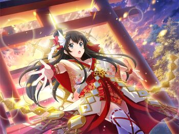  1girl amaterasu_(mythology) amaterasu_(mythology)_(cosplay) black_hair blue_eyes cosplay egasumi game_cg hair_between_eyes hair_ornament japanese_clothes japanese_mythology kagura_hikari kimono long_hair looking_at_viewer morning official_art open_mouth outstretched_arms shide shoujo_kageki_revue_starlight shoujo_kageki_revue_starlight_-re_live- solo thighhighs torii upper_body white_kimono white_thighhighs 