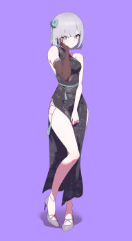  1girl :3 absurdres alternate_costume anklet bare_shoulders black_dress china_dress chinese_clothes dress elbow_gloves floral_print full_body gloves gradient_hair green_eyes grey_hair grey_shoes hair_ornament hand_on_own_cheek hand_on_own_face high_heels highres jewelry kaga_sumire long_dress looking_at_viewer medium_hair multicolored_hair niboshidrip parted_bangs purple_background shoes simple_background single_elbow_glove sleeveless sleeveless_dress solo tassel tassel_hair_ornament thighs virtual_youtuber vspo! 