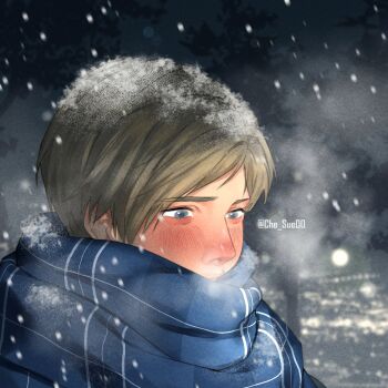  1boy blonde_hair blue_eyes blue_scarf blush che_sue00 cold highres leon_s._kennedy male_focus parted_bangs resident_evil scarf short_hair snow snow_on_head snowing solo twitter_username 
