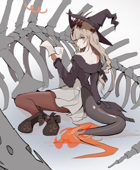  1girl absurdres animal_skeleton arknights bare_shoulders black_coat black_hat blonde_hair blunt_bangs braid brown_footwear chinese_commentary coat commentary dragon_horns dress fiery_tail fire flame-tipped_tail from_behind full_body gradient_background green_eyes halloween_costume hat high_heels highres holding holding_paper horns large_hat long_hair looking_at_viewer looking_back median_furrow off_shoulder open_clothes open_coat orange_pantyhose pantyhose paper pleated_dress reed_(arknights) reed_the_flame_shadow_(arknights) reed_the_flame_shadow_(curator)_(arknights) shoulder_blades sideways_glance sitting solo tail white_dress witch_hat yokozuwari zi00  rating:Sensitive score:7 user:danbooru
