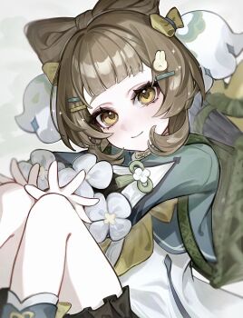  1girl absurdres amekamu backpack_basket blunt_bangs bow-shaped_hair brown_hair chinese_clothes commentary flower genshin_impact green_shirt hair_flower hair_ornament hairclip hands_on_own_knees head_tilt highres knees_up looking_at_viewer muted_color official_alternate_costume shirt sitting smile solo symbol-only_commentary yaoyao_(genshin_impact) yaoyao_(rainlit_bamboo_reverie)_(genshin_impact) yellow_eyes 