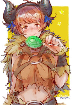  1girl arm_at_side blush border breasts brown_eyes brown_hair brown_shirt candy cape closed_mouth commentary_request cosplay crop_top dated dorcas_(fire_emblem) dorcas_(fire_emblem)_(cosplay) dorcas_(halloween)_(fire_emblem) dorothy_(fire_emblem) fake_horns fire_emblem fire_emblem:_the_binding_blade food freckles fur_cape hairband hand_up holding holding_candy holding_food holding_lollipop horns large_breasts lollipop looking_at_viewer midriff navel nintendo nose_blush outside_border shirt short_hair simple_background smile solo star_(symbol) swept_bangs twitter_username upper_body urihara84 white_border yellow_background 
