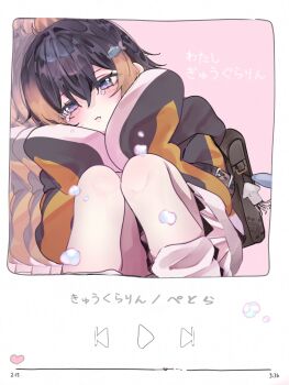  1girl :t animal_charm bag bag_charm black_hair blonde_hair blush charm_(object) commentary_request crying crying_with_eyes_open fish_hair_ornament folded_ponytail full_body hair_between_eyes hair_intakes hair_ornament hands_on_own_chin head_rest highres hood hood_down kyu-kurarin_(cevio) loose_socks multicolored_hair nijisanji nijisanji_en penguin_tail petra_gurin petra_gurin_(1st_costume) school_bag simple_background sleeves_past_fingers sleeves_past_wrists socks solo squatting streaked_hair tail tears translated virtual_youtuber white_background yopi_sushi0141 