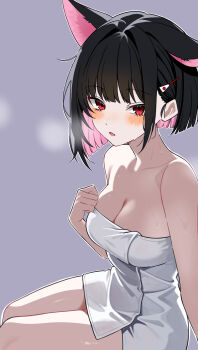  1girl absurdres after_bathing alternate_costume animal_ears black_hair blue_archive blush breasts breath cat_ears cat_girl cleavage collarbone colored_inner_animal_ears colored_inner_hair extra_ears fang hakusimi_8943 hand_up highres kazusa_(blue_archive) looking_at_viewer medium_breasts multicolored_hair naked_towel no_halo parted_lips pink_hair purple_background red_eyes short_hair simple_background sitting skin_fang solo towel two-tone_hair water_drop 