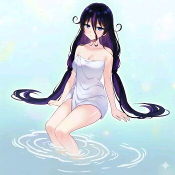  1girl bare_shoulders black_hair blue_eyes breasts chyko cleavage collarbone colored_inner_hair female_focus highres large_breasts legs long_hair looking_at_viewer lucia_rogier multicolored_hair nageki_no_bourei_wa_intaishitai naked_towel official_art purple_hair purple_streaks sexually_suggestive solo solo_focus streaked_hair thighs towel twintails two-tone_hair very_long_hair water 