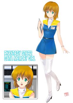  1girl artist_name belt black_belt blue_dress boots bracelet brown_hair character_name closed_mouth commentary_request copyright_name data_memory_girl_(phantasy_star) dress full_body green_eyes hand_up headset high_collar high_heel_boots high_heels highres holding holding_tablet_pc id_card jewelry judy_totoya looking_at_viewer medium_hair open_mouth phantasy_star phantasy_star_ii science_fiction shirt simple_background sleeveless sleeveless_dress smile standing standing_on_one_leg tablet_pc thigh_boots thighhighs white_background white_boots white_shirt zettai_ryouiki zipper zipper_pull_tab 