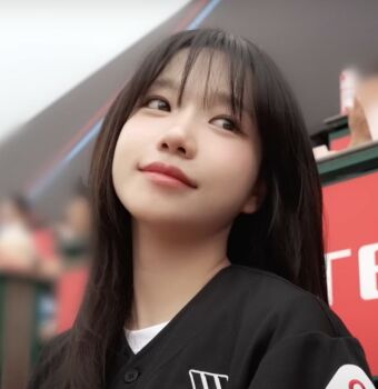 1girl asian black_eyes black_hair izone jo_yu-ri photo_(medium) real_life tagme rating:General score:14 user:totallynotacheese