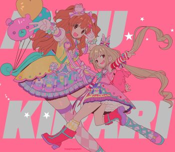  2girls :3 :d \m/ animal_balloon betti_(xx_betti) blonde_hair boots brown_eyes character_name dress futaba_anzu hat height_difference highres idolmaster idolmaster_cinderella_girls idolmaster_cinderella_girls_starlight_stage long_hair looking_at_viewer low_twintails mini_hat moroboshi_kirari multicolored_dress multiple_girls official_alternate_costume open_mouth orange_hair pink_background pink_boots pink_shoes print_dress shoes smile striped_clothes twintails two_side_up v very_long_hair 