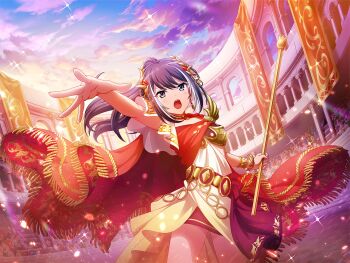  1girl black_hair cape colosseum contrapposto cosplay game_cg greco-roman_clothes grey_eyes headpiece holding holding_staff julius_caesar julius_caesar_(cosplay) looking_at_viewer moriyasu_kuina multicolored_hair official_art outstretched_arm ponytail red_cape shoujo_kageki_revue_starlight shoujo_kageki_revue_starlight_-re_live- sidelocks solo sparkle staff standing streaked_hair upper_body white_hair 