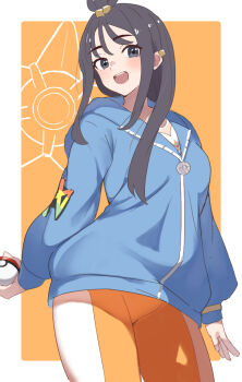  1girl :d black_hair blue_jacket border breasts commentary_request contrapposto cowboy_shot cube_hair_ornament gen_1_pokemon hair_ornament holding holding_poke_ball hood hood_down hooded_jacket jacket lida_(pokemon) long_hair long_sleeves looking_at_viewer medium_breasts nintendo open_mouth orange_background orange_leggings outside_border poke_ball poke_ball_(basic) pokemon pokemon_legends:_z-a smile solo soyo1558686 standing staryu teeth upper_teeth_only white_border 