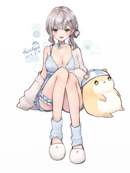  1girl 1st-mn :d artist_name babydoll blue_babydoll blue_ribbon breasts cardigan cleavage commentary dan'in-san_(shirogane_noel) dated frilled_thigh_strap full_body green_eyes grey_cardigan grey_hair hair_ornament hairclip highres hololive knees_together_feet_apart knees_up large_breasts leg_warmers long_sleeves looking_at_viewer medium_hair neck_ribbon official_alternate_costume official_alternate_hairstyle open_mouth ribbon sandals shirogane_noel shirogane_noel_(9th_costume) simple_background single_off_shoulder sitting smile solo teeth thigh_strap untranslatable_commentary upper_teeth_only virtual_youtuber white_background 