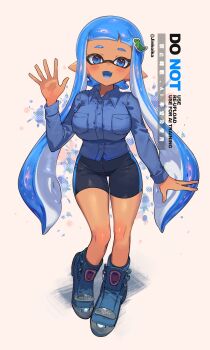  1girl :d absurdres bike_shorts black_shorts blue_boots blue_eyes blue_hair blue_shirt blue_tongue boots breast_pocket breasts collared_shirt colored_tongue commentary crotch_seam dark-skinned_female dark_skin dress_shirt fang full_body hair_ornament hairclip hand_up highres inkling inkling_girl inkling_player_character jinkoika large_breasts long_hair long_sleeves looking_at_viewer nintendo open_mouth pocket pointy_ears shirt shorts smile solo splatoon_(series) standing tentacle_hair very_long_hair 