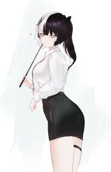  1girl absurdres alternate_costume ass black_hair black_skirt breasts closed_mouth commentary cowboy_shot dress_shirt english_commentary from_side grey_hair hair_ornament heart highres holding holding_pointer hololive hololive_english id_card kurochanai lanyard large_breasts long_sleeves looking_at_viewer multicolored_hair office_lady pencil_skirt pointer ponytail shiori_novella shirt simple_background skirt smile solo split-color_hair standing thigh_strap two-tone_hair virtual_youtuber white_background white_shirt yellow_eyes 