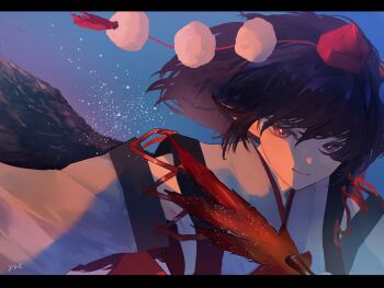  1girl absurdres bird_wings brown_hair closed_mouth commentary_request detached_sleeves eneshi hat hauchiwa highres japanese_clothes kimono kourindou_tengu_costume letterboxed looking_at_viewer medium_hair official_alternate_costume pointy_ears pom_pom_(clothes) red_eyes red_hat shameimaru_aya signature smile solo tokin_hat touhou white_kimono wings 