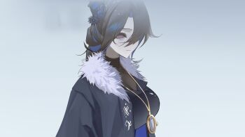  1girl absurdres alternate_costume black_hair black_horns black_robe blue_hair closed_mouth fur-trimmed_robe fur_trim hair_over_one_eye highres hololive hololive_english horns jewelry long_hair multicolored_hair necklace nerissa_ravencroft purple_eyes robe solo thekaiyip two-tone_hair virtual_youtuber 