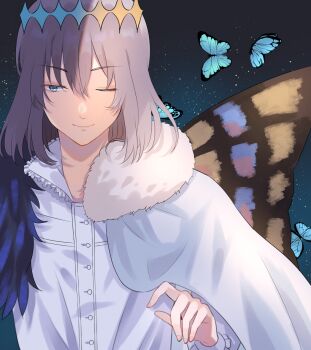  1boy black_hair blue_eyes bug butterfly cape commentary_request fate/grand_order fate_(series) fur-trimmed_cape fur_trim grey_hair haniwa_yyi highres insect male_focus oberon_(fate) oberon_(first_ascension)_(fate) oberon_(third_ascension)_(fate) one_eye_closed solo transformation upper_body white_cape 