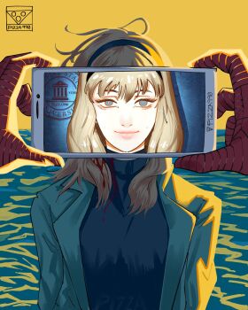  1boy 1girl absurdres artist_name black_hairband blonde_hair blood blood_in_hair blood_on_clothes blue_eyes blue_shirt cellphone closed_mouth commentary english_commentary green_jacket gwen_stacy hairband highres holding holding_phone jacket lapels long_hair looking_at_viewer marvel notched_lapels ocean parody phone pizza990 pov pov_hands sayonara_eri shirt simple_background smartphone smile solo_focus spider-man spider-man_(series) turtleneck upper_body viewer_holding_phone yellow_background 