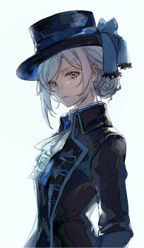  1girl absurdres ascot black_coat black_hat blue_bow boater_hat bow chinese_commentary coat commentary_request donggan_maotiao from_side grey_eyes grey_hair hair_bun hat hat_bow highres looking_at_viewer reverse:1999 single_side_bun solo upper_body vertin_(reverse:1999) white_ascot white_background 